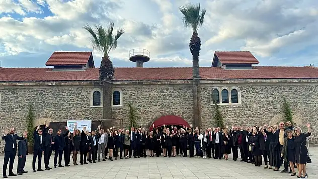 İzmir İnisiyatifi Yeni Dönem Hedefleriyle Genel Kurulunu Gerçekleştirdi