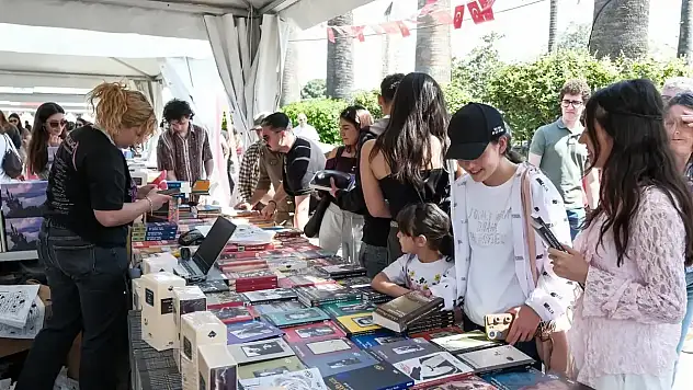 İzmir Kitap Fuarı yoğun ilgiyle tamamlandı