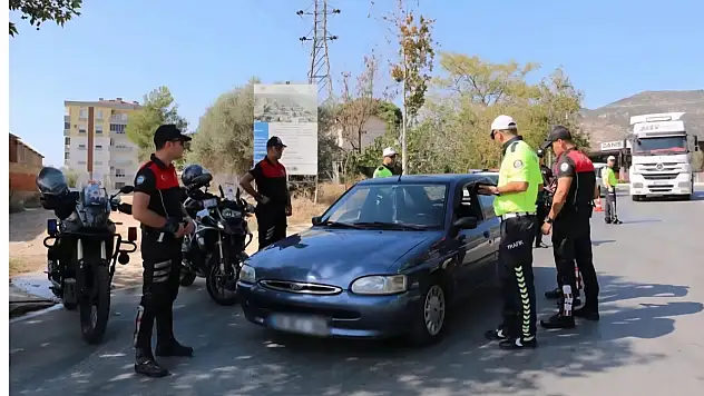 İzmir Polisi Aranan Şahıslara Nefes Aldırtmıyor