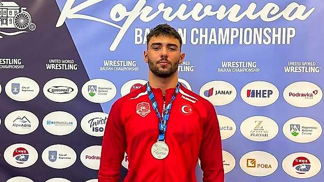 İzmirli güreşçi Balkan ikincisi oldu