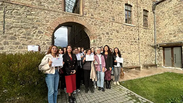 İzmirli kadınlar dijital dünyada güçleniyor