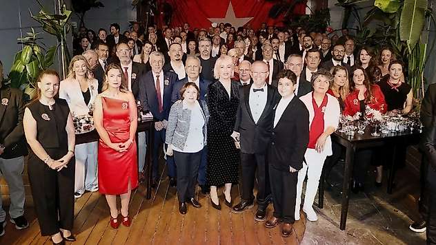 İZSİAD 29 Ekim'i görkemli bir balo ile kutladı