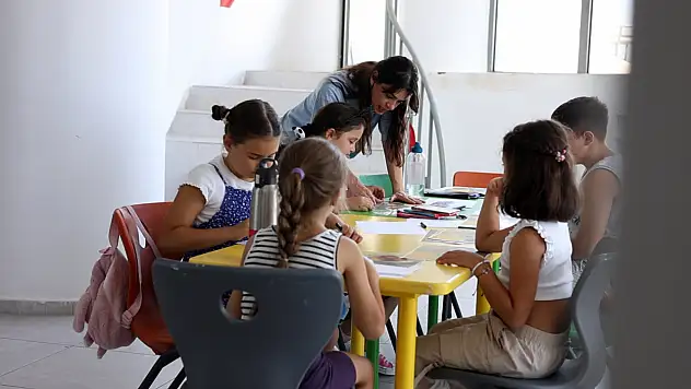 Karabağlar'da Yaz Tatili, Bilim, Sanat ve Eğlenceyle Dolu Dolu Geçiyor