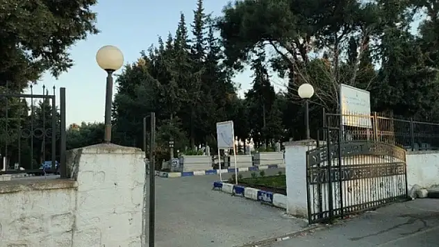 Karabağlar Mezarlığı'nda yangın paniği