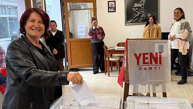Karaburun Belediye Başkanı İlkay Girgin Erdoğan partisinden istifa etti