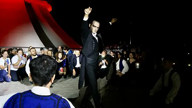Karşıyaka Belediyesi'nden ücretsiz salon dansları kursu: 'Cumhuriyet'in Adımları' başlıyor