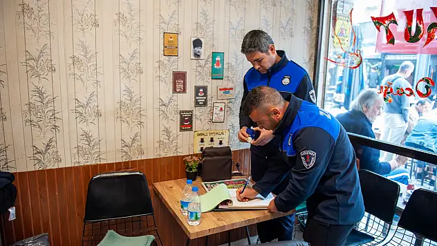 Karşıyaka Zabıtası'ndan işgal denetimi: 15 işletmeye ceza kesildi