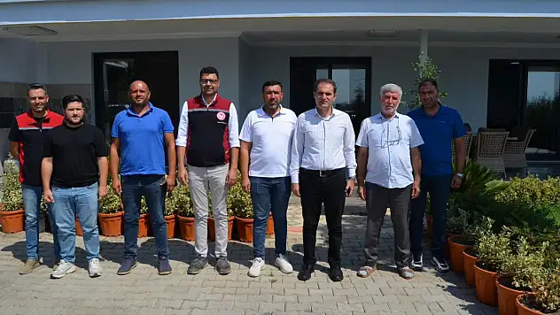 Kaymakam Murat Mete'den Bayındır'daki çiçek üreticilerine ziyaret
