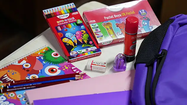 Kemalpaşa Belediyesi'nden öğrencilere kırtasiye desteği