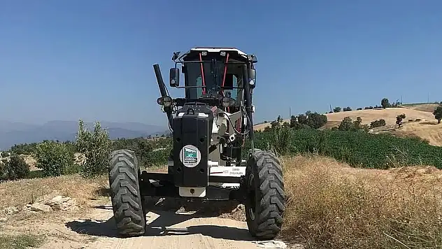 Kiraz Belediyesi, Taşlıyatak Mahallesi'nde kırsal yollarda çalışmalarına devam ediyor
