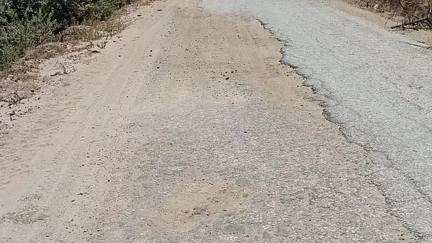 'Kiraz Mersinlidere'nin yolları hâlâ yapılmadı!'