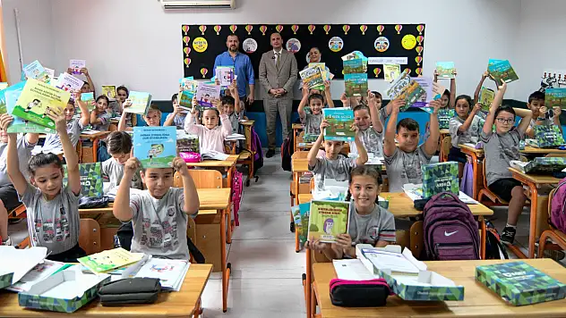 Kırtasiye desteği Bornova Belediyesi'nden, hayaller çocuklarımızdan!