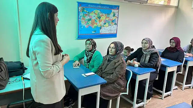 Konak Belediyesi'nden ailelere madde bağımlılığıyla mücadele eğitimi