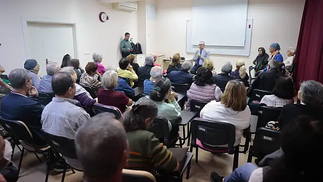 Konak'ta ileri yaş bireylere sağlıklı yaşam eğitimi: Egzersizin önemi anlatıldı