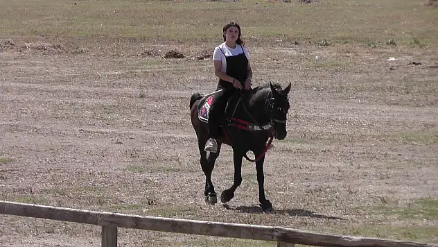 Kütahya'nın genç at binicisi Elif Naz: 'Serseri benim gönlümün şampiyonu'