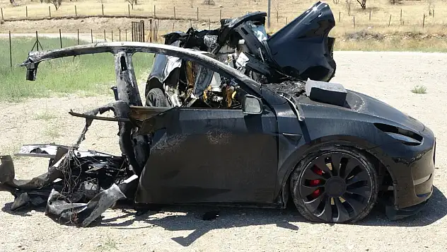 Malatya'da Tesla kazası: Araç ikiye bölündü, 2 hemşire yaşamını yitirdi