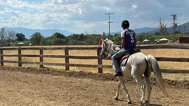 Manavgat'ta geleneksel rahvan at yarışı heyecanı başlıyor