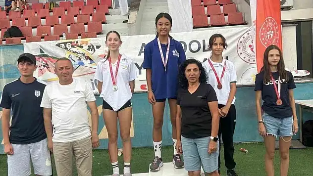 Manisalı atlet Belinay Gündoğdu Türkiye şampiyonu oldu