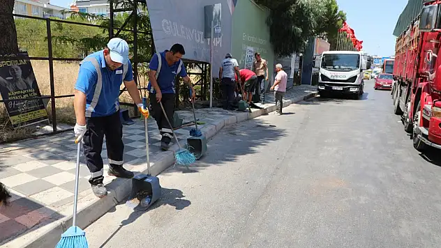 Menderes'te kapsamlı temizlik mesaisi