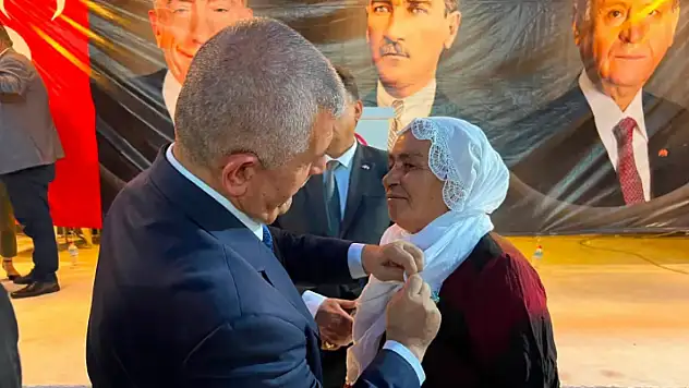 MHP'de toplu katılım töreni: Torbalı'da 350 kişi partiye üye oldu