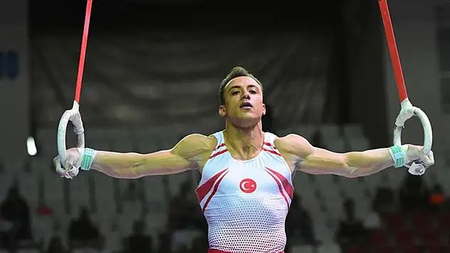 Milli cimnastikçi ve EÜ mezunu Adem Asil, Dünya artistik cimnastik şampiyonasında gümüş madalya kazandı