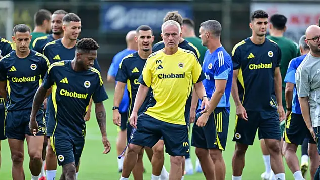 Mourinho'dan sürpriz kadro kararı! Fenerbahçe'nin Feyenoord maçı kafilesi belli oldu