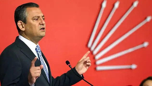 Mutlak butlan sonrası ilk anketten çarpıcı sonuç: CHP seçmeni Özel'e 'Parti kurma' mesajı verdi