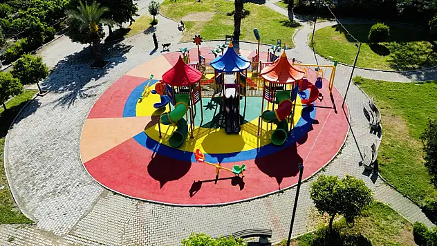 Narlıdere'de parklar yenileniyor, risk azalıyor