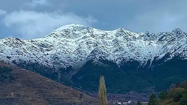 Nisan sürprizi Bozdağ'a kar yağdı