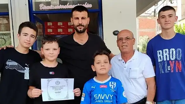 Ödemiş'te mahalle takımı Escobar City'ye esnafın anlamlı desteği