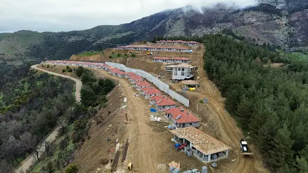 Ödemiş'te yangın konutlarında sona gelindi: Hak sahipleri Temmuz sonunda yeni evlerine kavuşacak