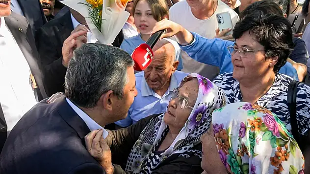 Özgür Özel'in İzmir mesaisi Bayındır'da başladı