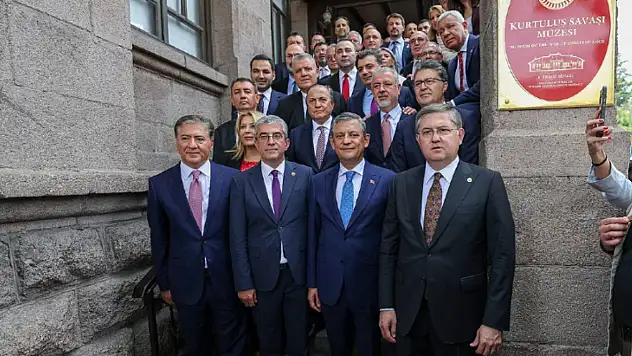 Özgür Özel'in yeni yönetiminde İzmir damgası: Parti Meclisi'nde 7 isim yer aldı