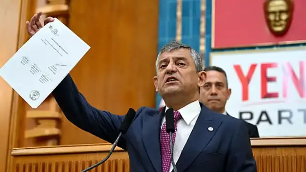 Özgür Özel ve Veli Ağbaba hakkında rüşvet iddiasıyla fezleke düzenlendi