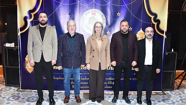 Pınarbaşı'nda binlerce kişilik iftar sofrası kuruldu