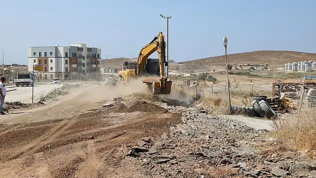 Seferihisar'da TOKİ yolunda yenileme çalışmaları başladı