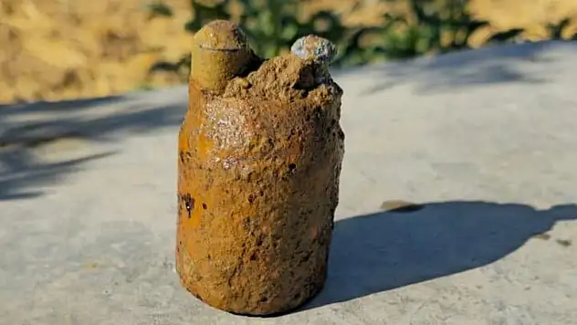 Sulama yaparken top mermisi buldu