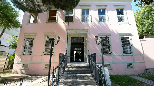 Tarihi köşkte restorasyon hız kazandı