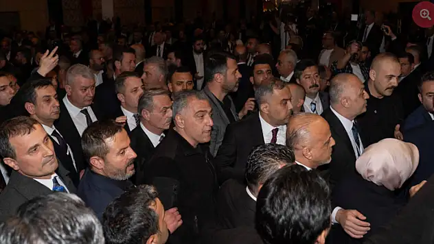 TBB seçiminde İmamoğlu'nun mektubu gerilimi: Kürsüde arbede yaşandı, toplantıya ara verildi