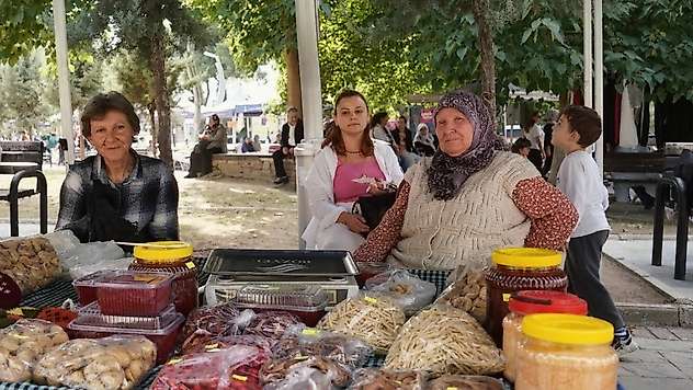 Tire'de Kadın Çiftçiler Günü Şenliği'ne yoğun ilgi