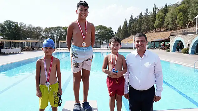 Tire'de Kurtuluş Haftası'na özel yüzme yarışması düzenlendi