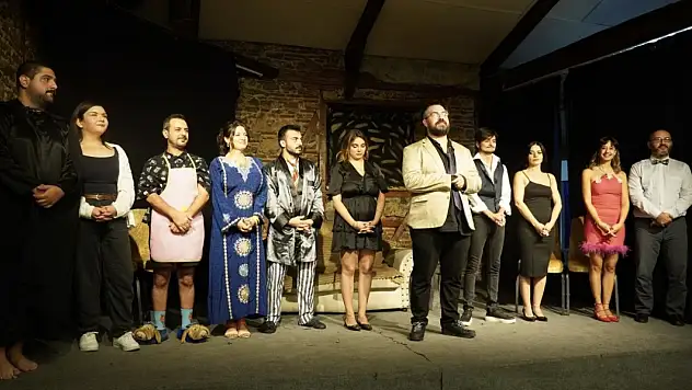 Tiyatro Durağı, yeni sezona kahkaha dolu bir komediyle giriş yaptı