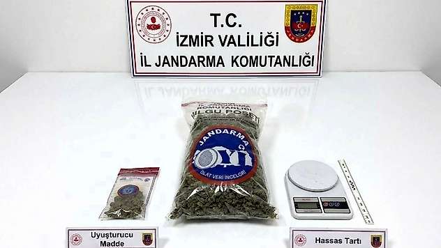 Torbalı'da fabrika konteynerine uyuşturucu operasyonu: 3 gözaltı