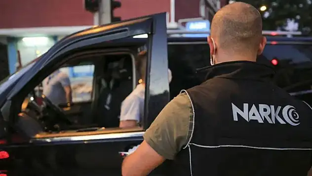 TRT aracında uyuşturucu skandalı: Makam aracında 7,5 kilo uyuşturucu ele geçirildi