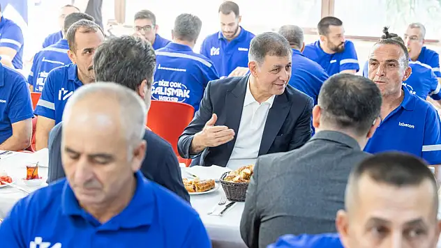 Tugay emekçilerle aynı sofrada buluştu