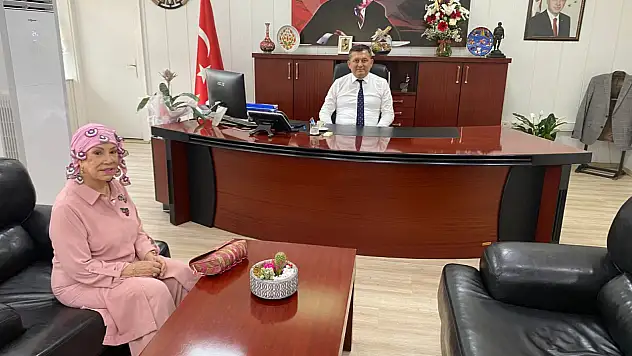 Türk Halk Müziği Sanatçısı Bedia Akartürk'ten Ödemiş Kaymakamı'na ziyaret