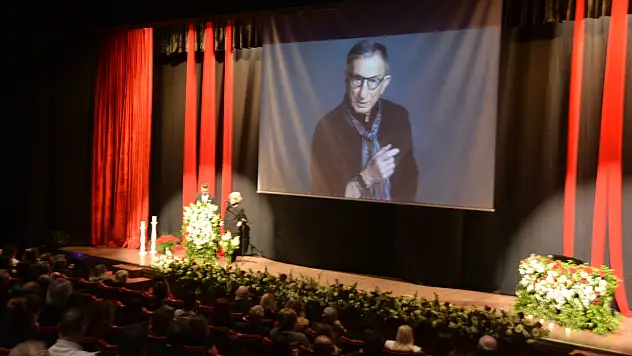 Türk tiyatrosunun duayeni Haldun Dormen, İzmir'de anma gecesiyle yaşatıldı