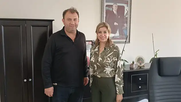 TV 9 ve Dokuzda9 Gazetesi'nden Karabağlar Belediyesi'ne nezaket ziyareti