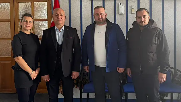 TV9 ve Küçük Menderes Gazetesi'nden Ödemiş Terziler Odası Başkanı Hüseyin Döner'e ziyaret