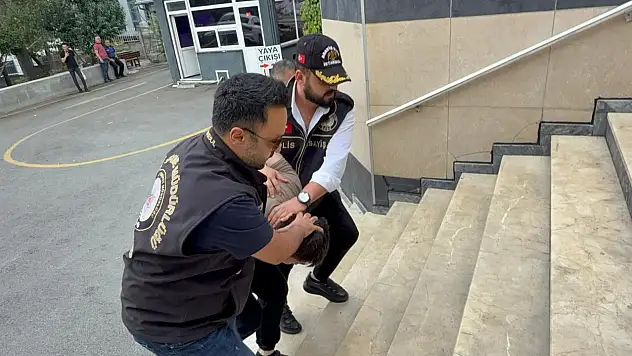 Ümraniye'de karısının boğazını keserek öldüren saldırgan emniyete getirildi